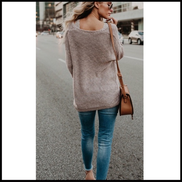 ❗️NEW ARRIVAL❗️Crossover Sweater - Picture 7 of 7